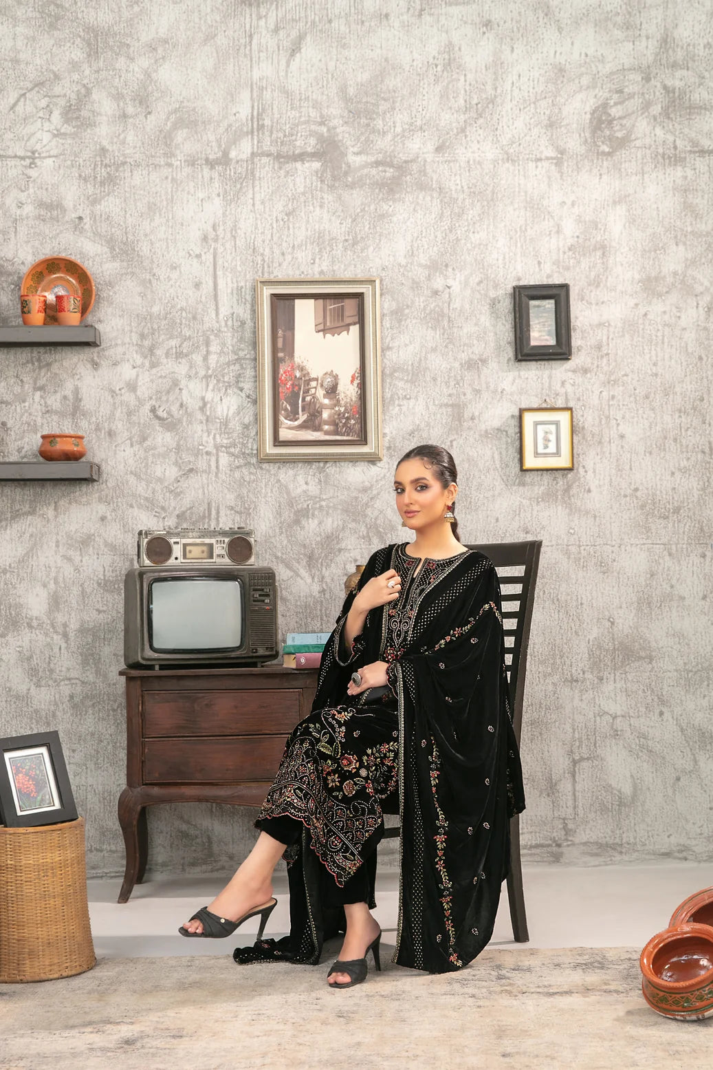 YAADEIN RICH PLUSH VELVET