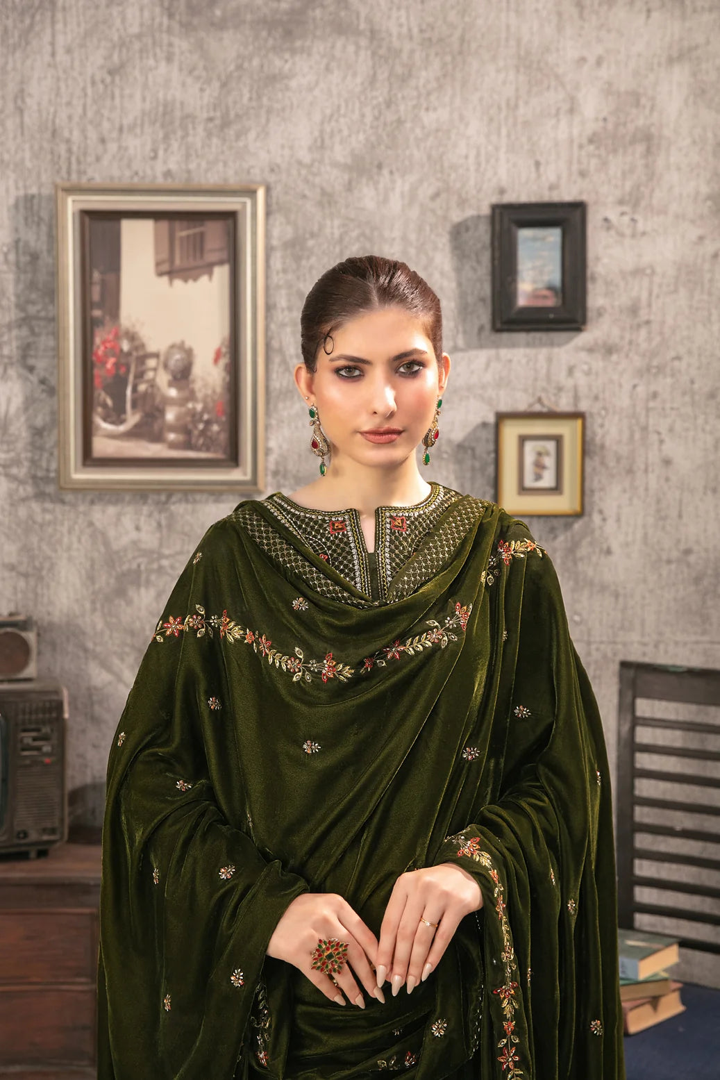 YAADEIN RICH PLUSH VELVET