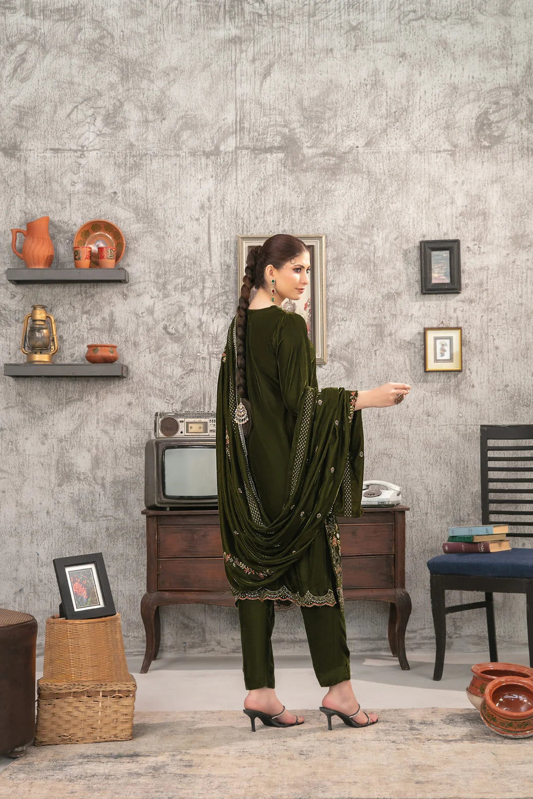 YAADEIN RICH PLUSH VELVET