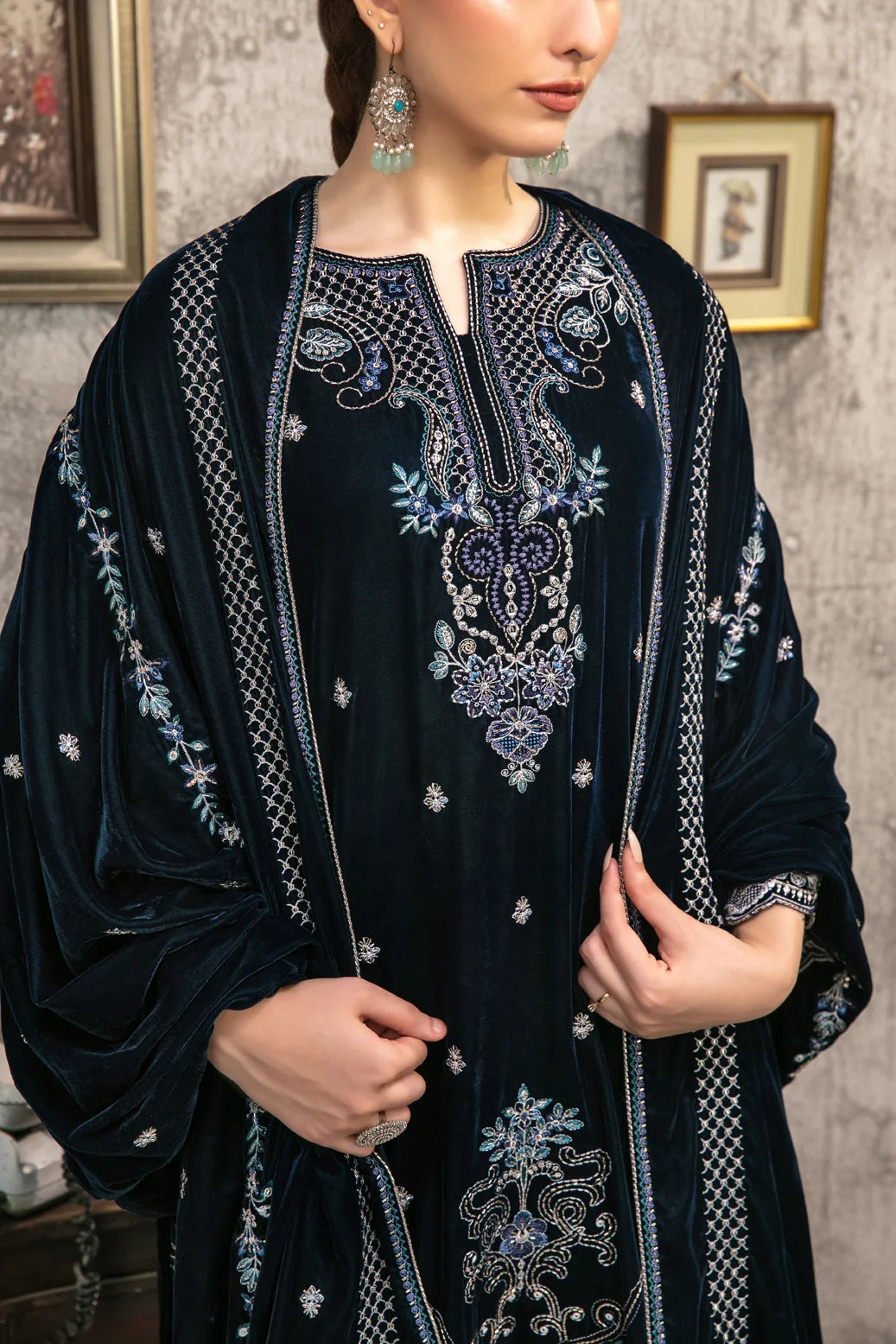 YAADEIN RICH PLUSH VELVET