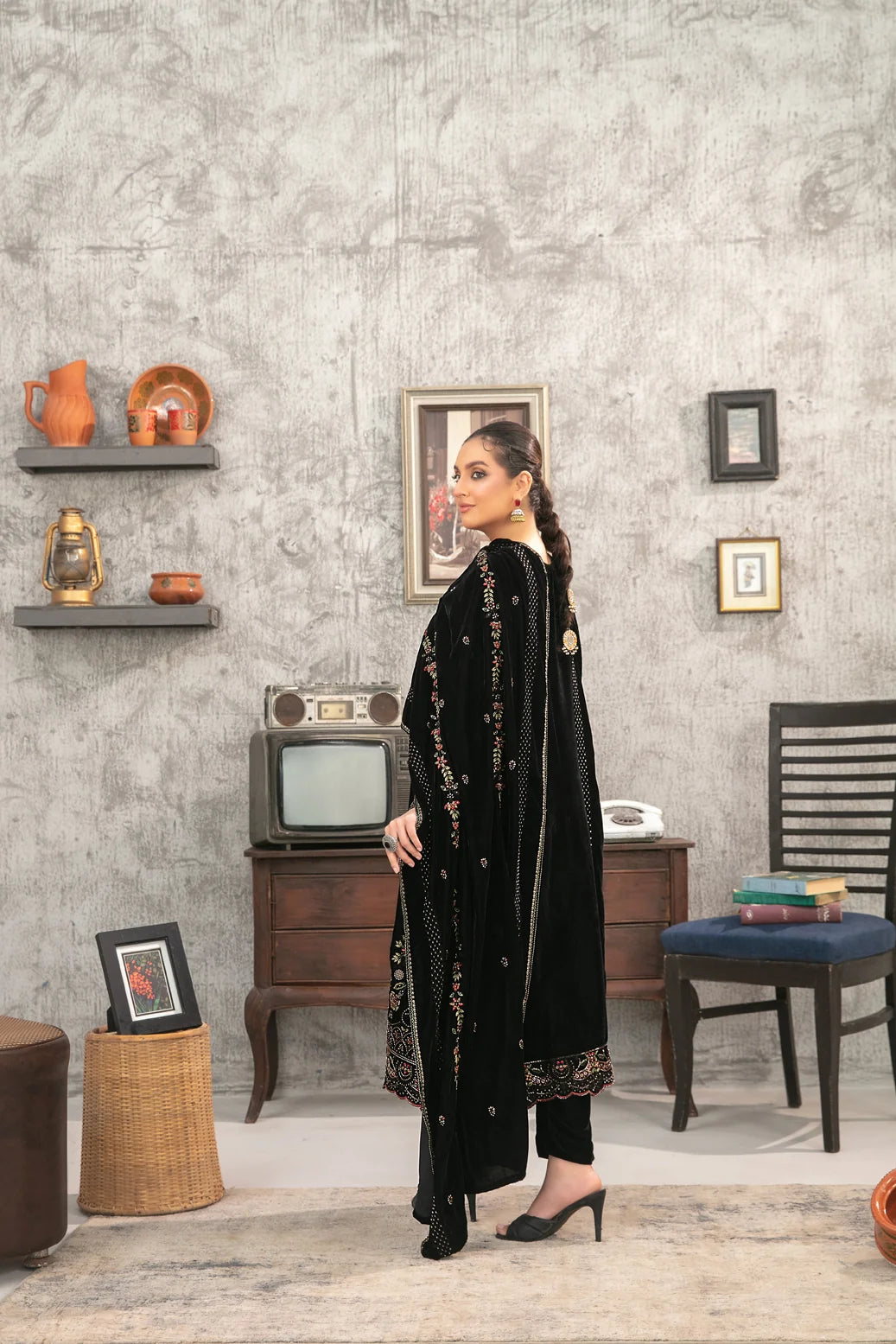 YAADEIN RICH PLUSH VELVET