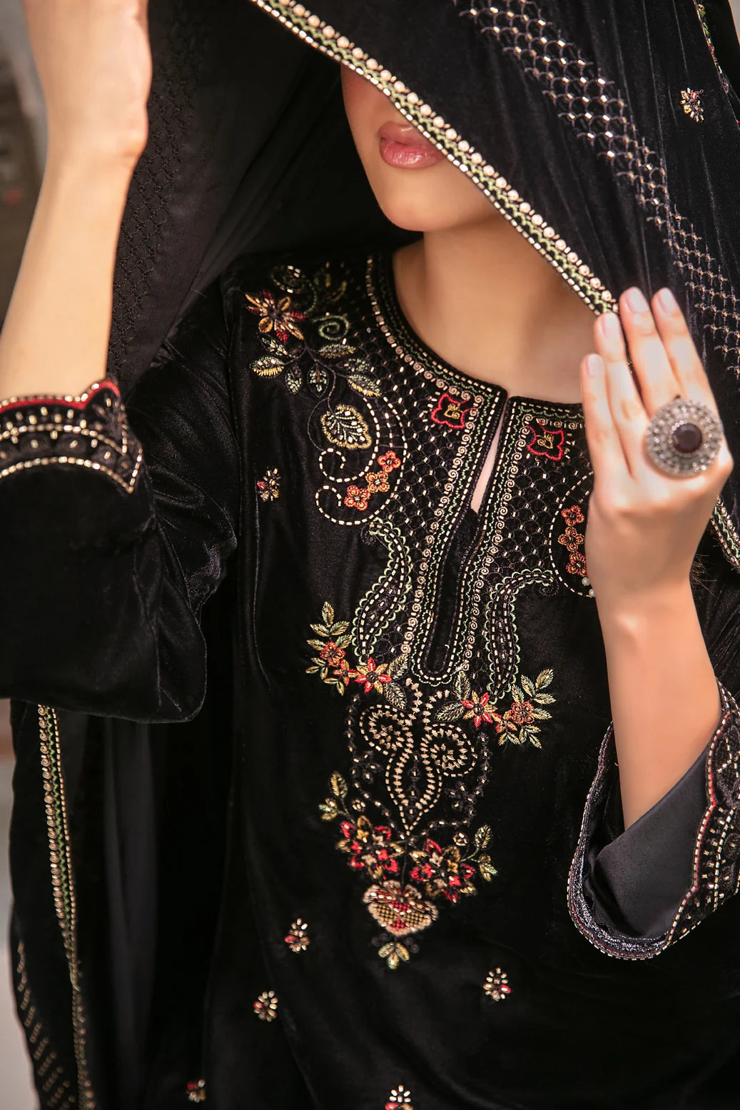 YAADEIN RICH PLUSH VELVET