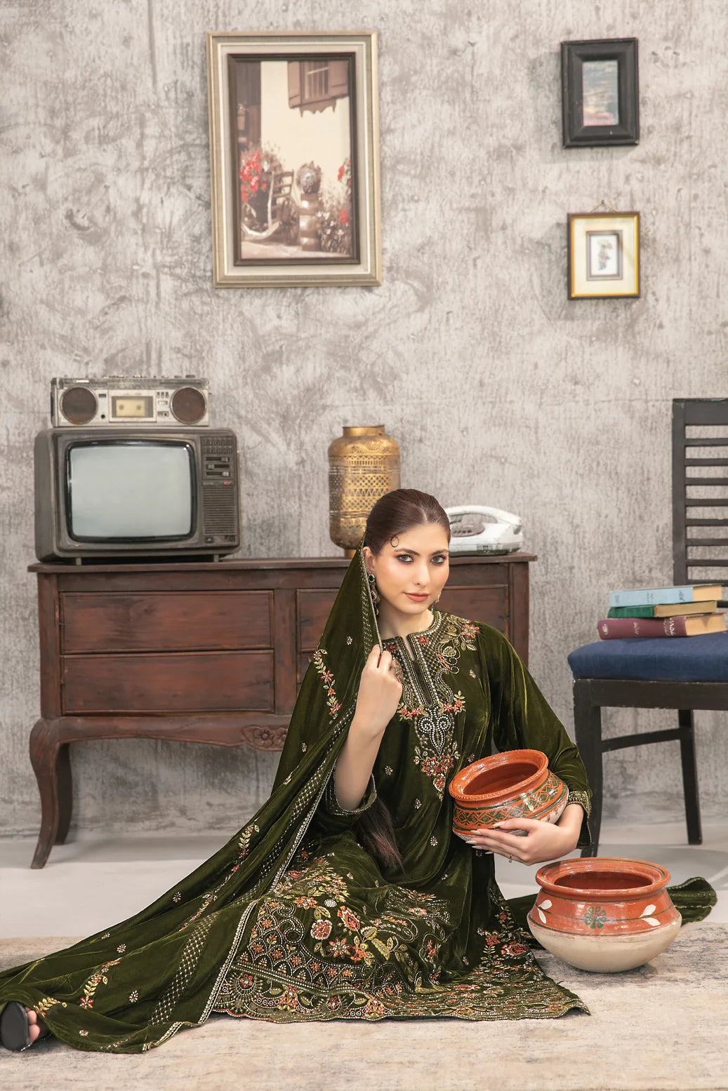 YAADEIN RICH PLUSH VELVET