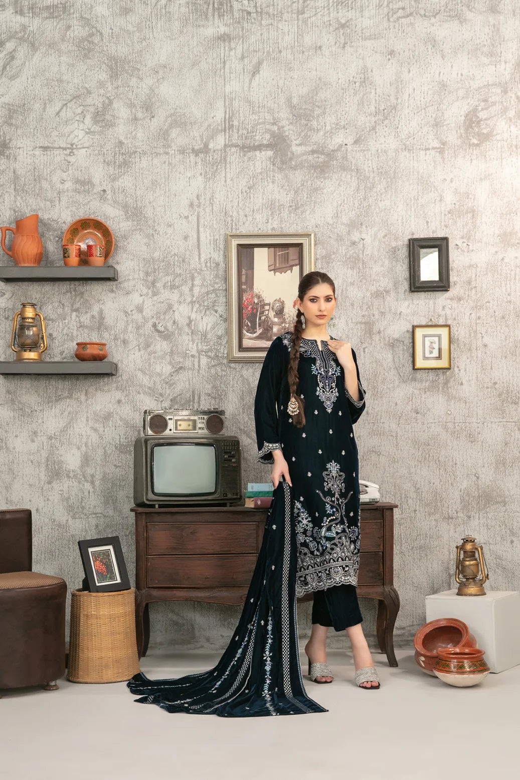 YAADEIN RICH PLUSH VELVET