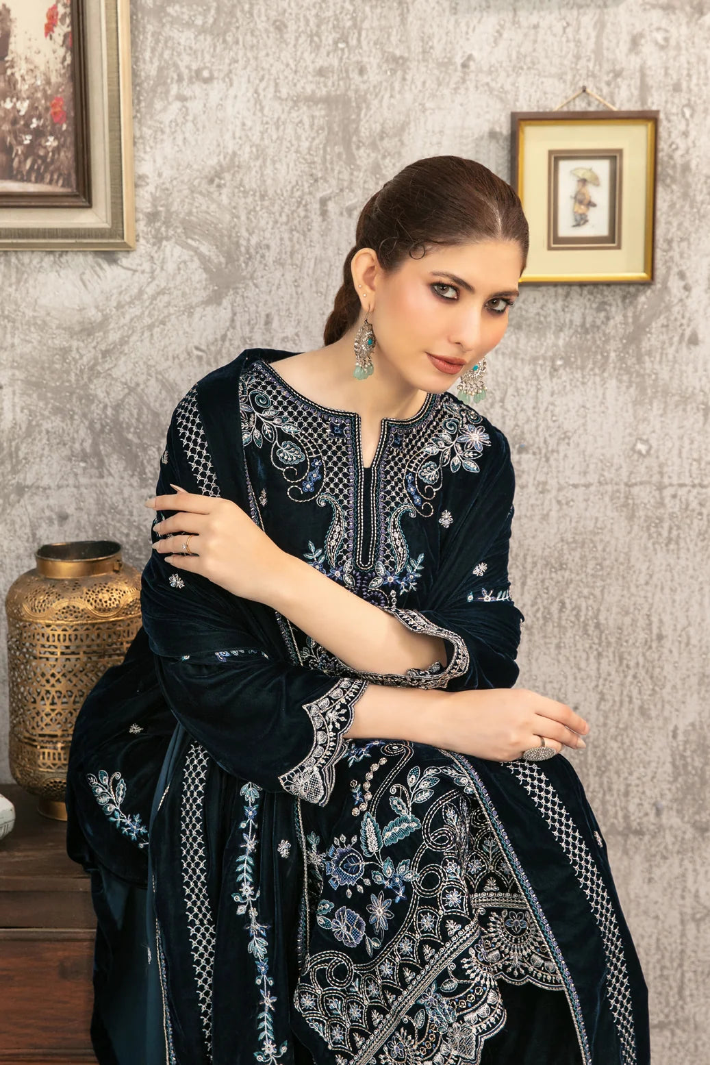 YAADEIN RICH PLUSH VELVET