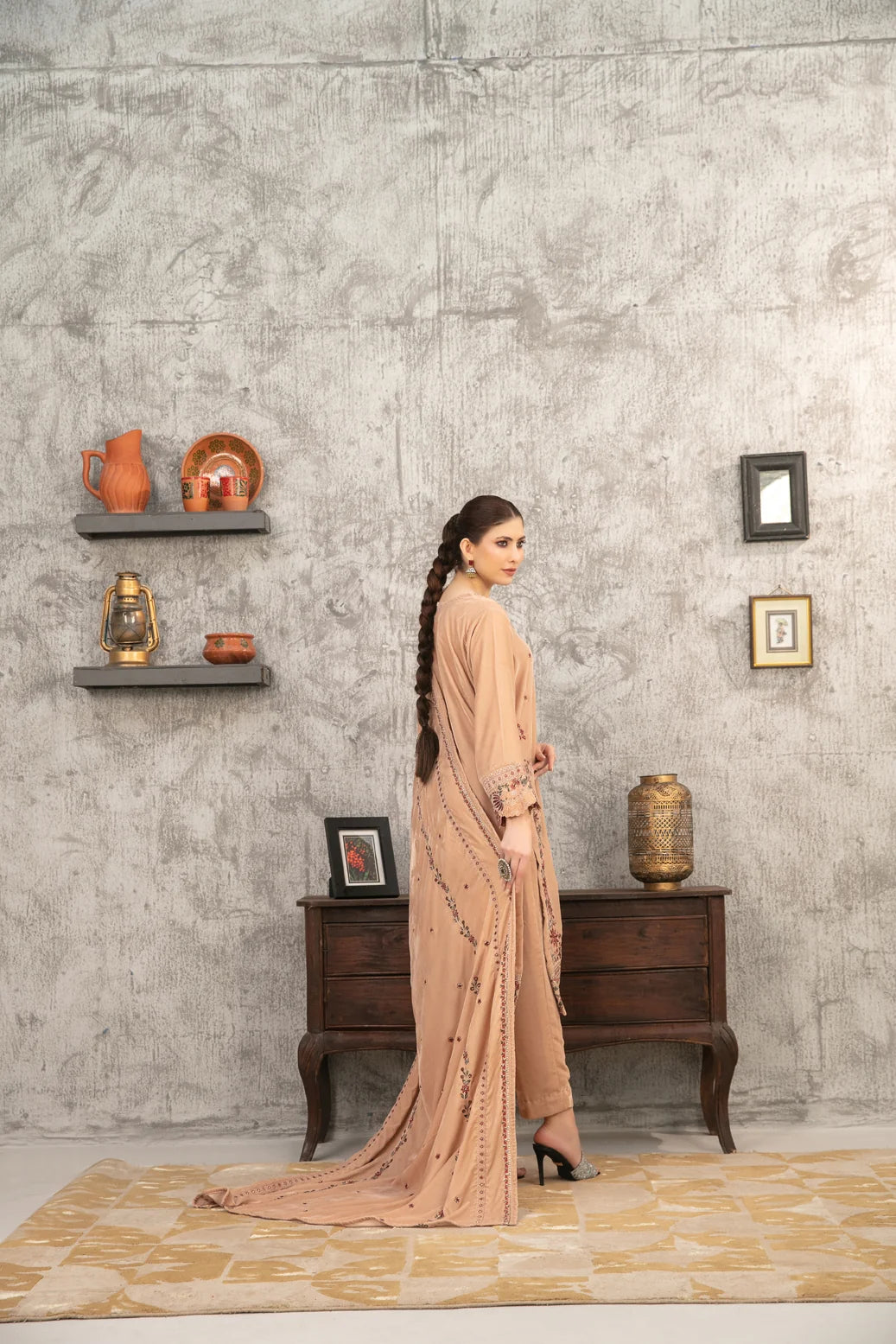 YAADEIN RICH PLUSH VELVET