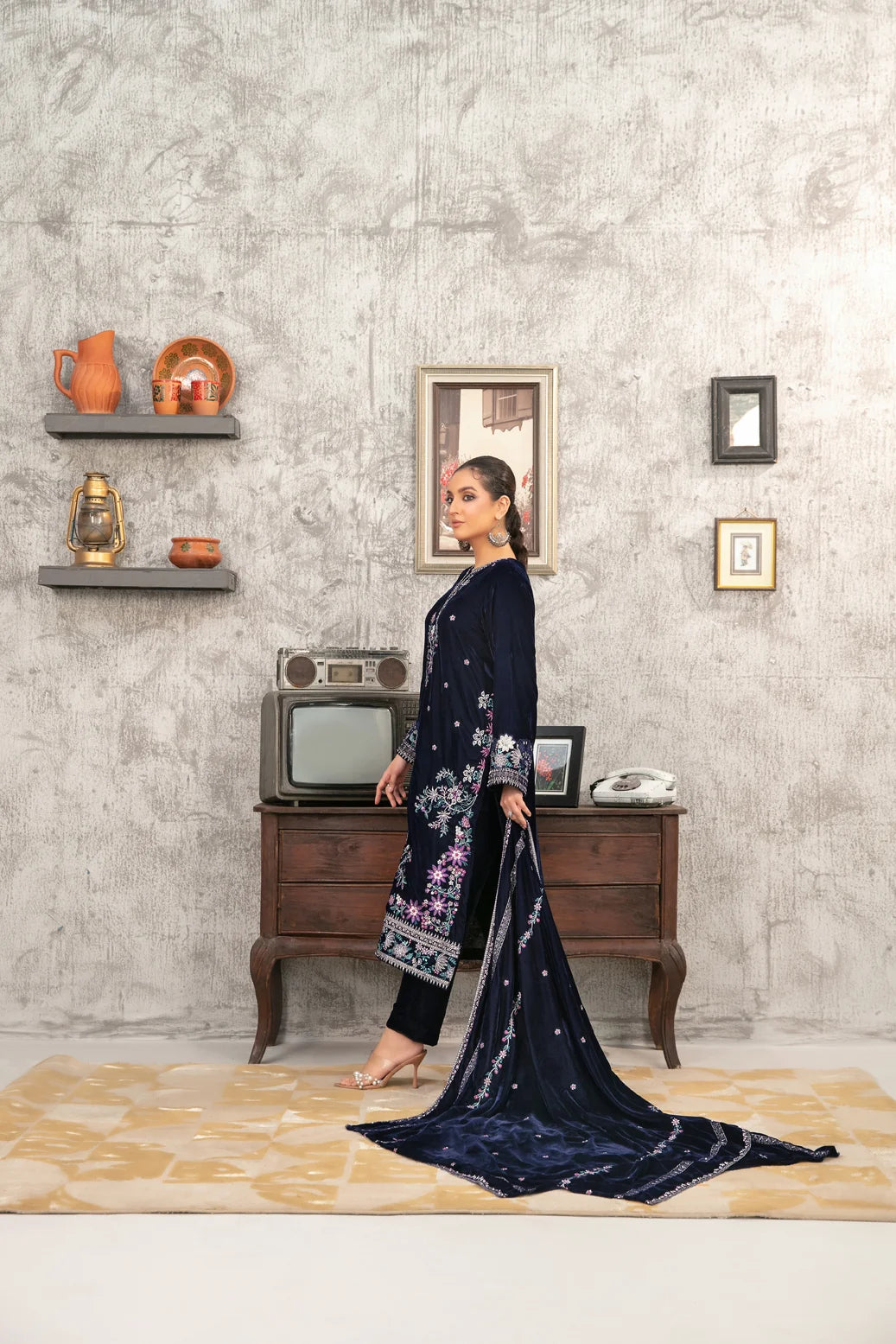 YAADEIN RICH PLUSH VELVET