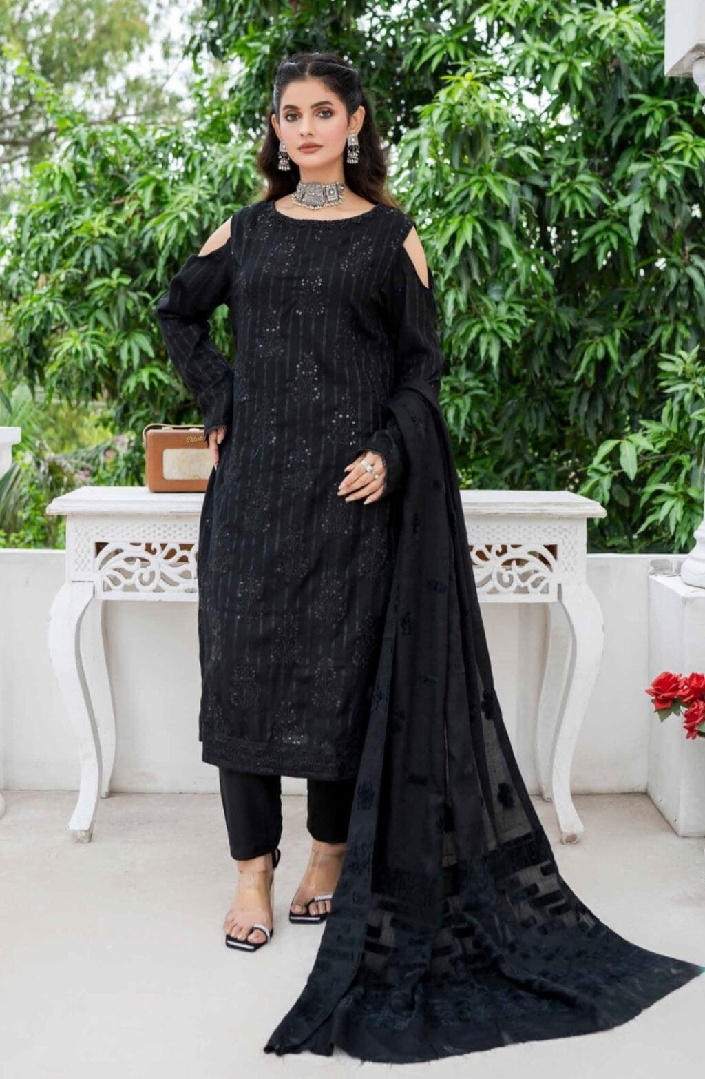 Motif Luxury Embroidered