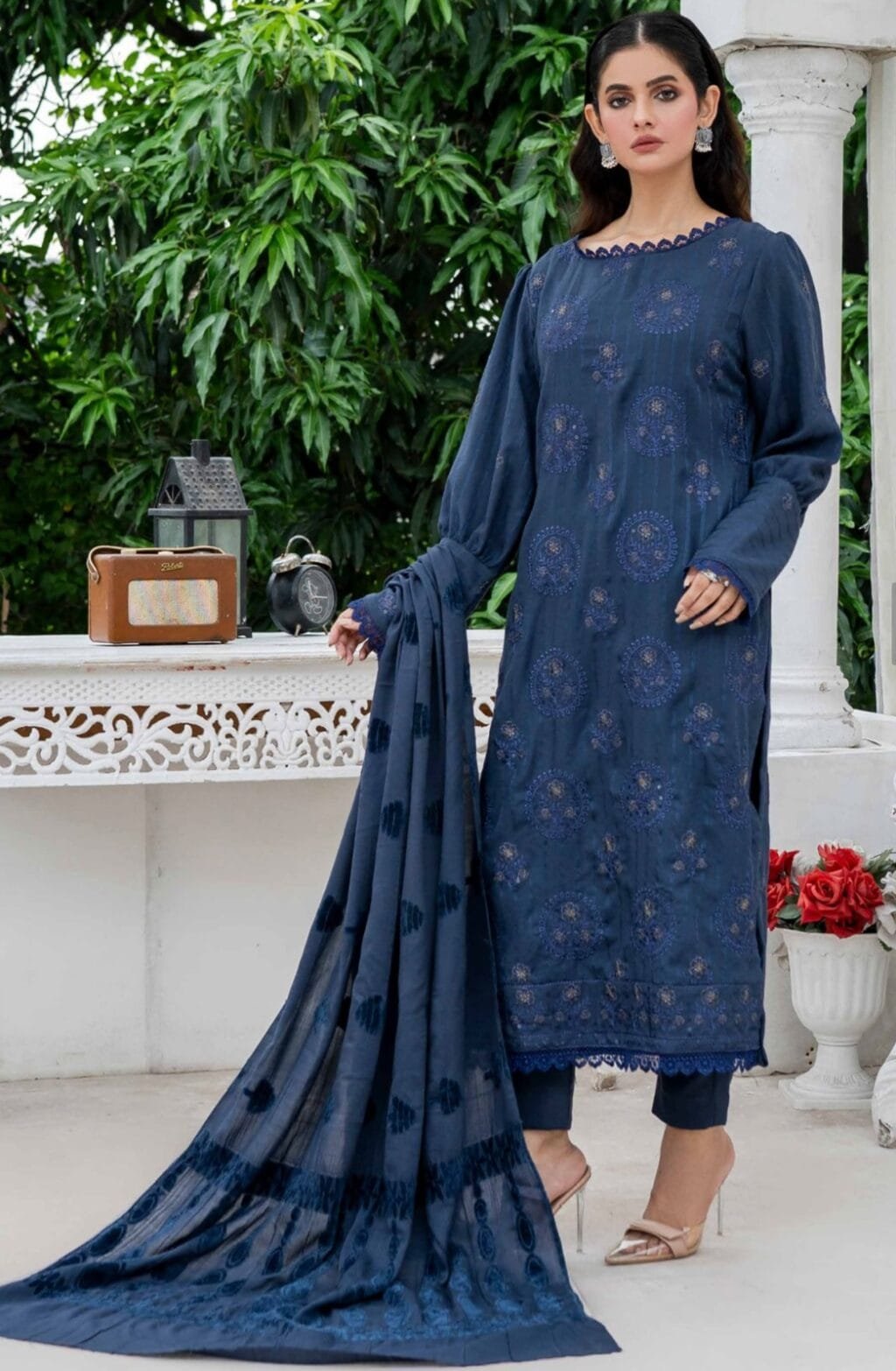 Motif Luxury Embroidered