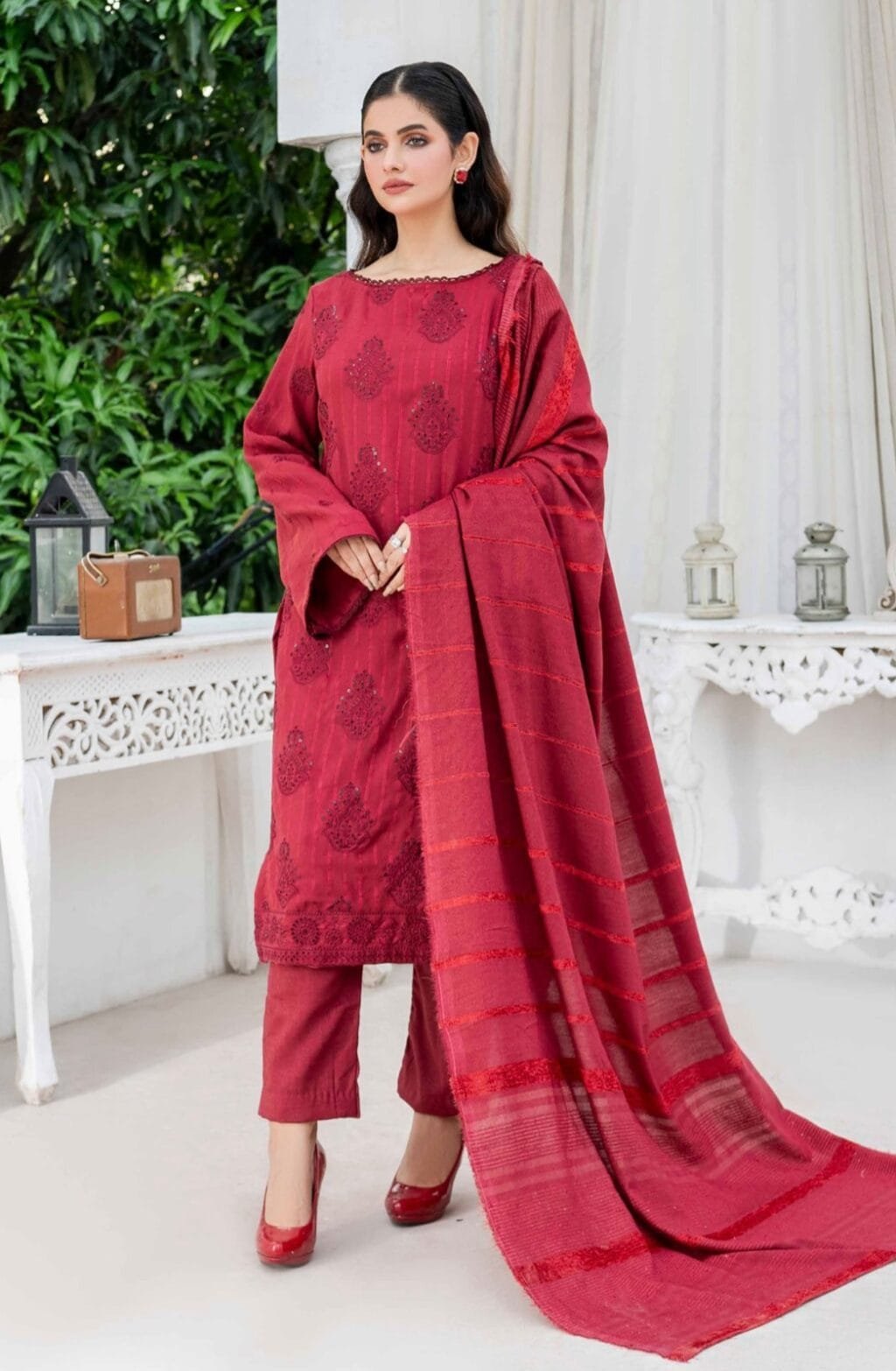 Motif Luxury Embroidered